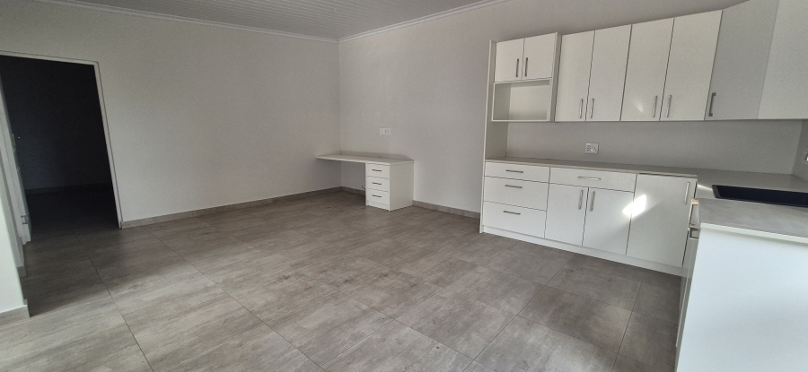 5 Bedroom Property for Sale in Myburgh Park Western Cape